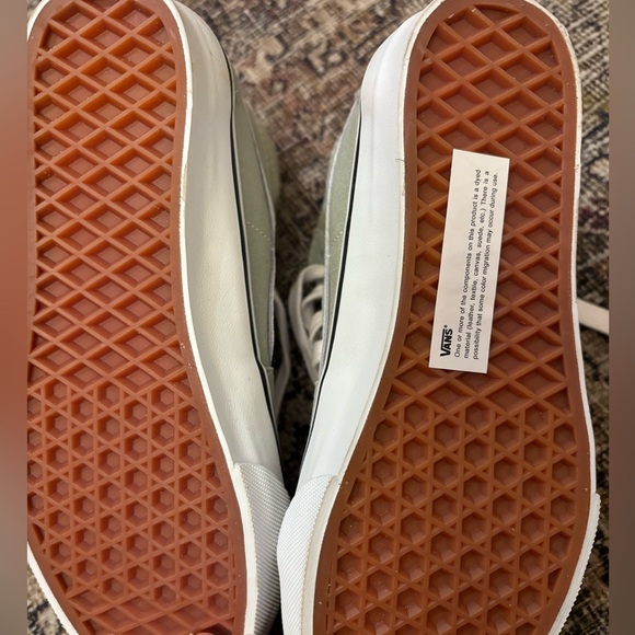 Brand NEW in box Vans high-tops - Picture 6 of 8